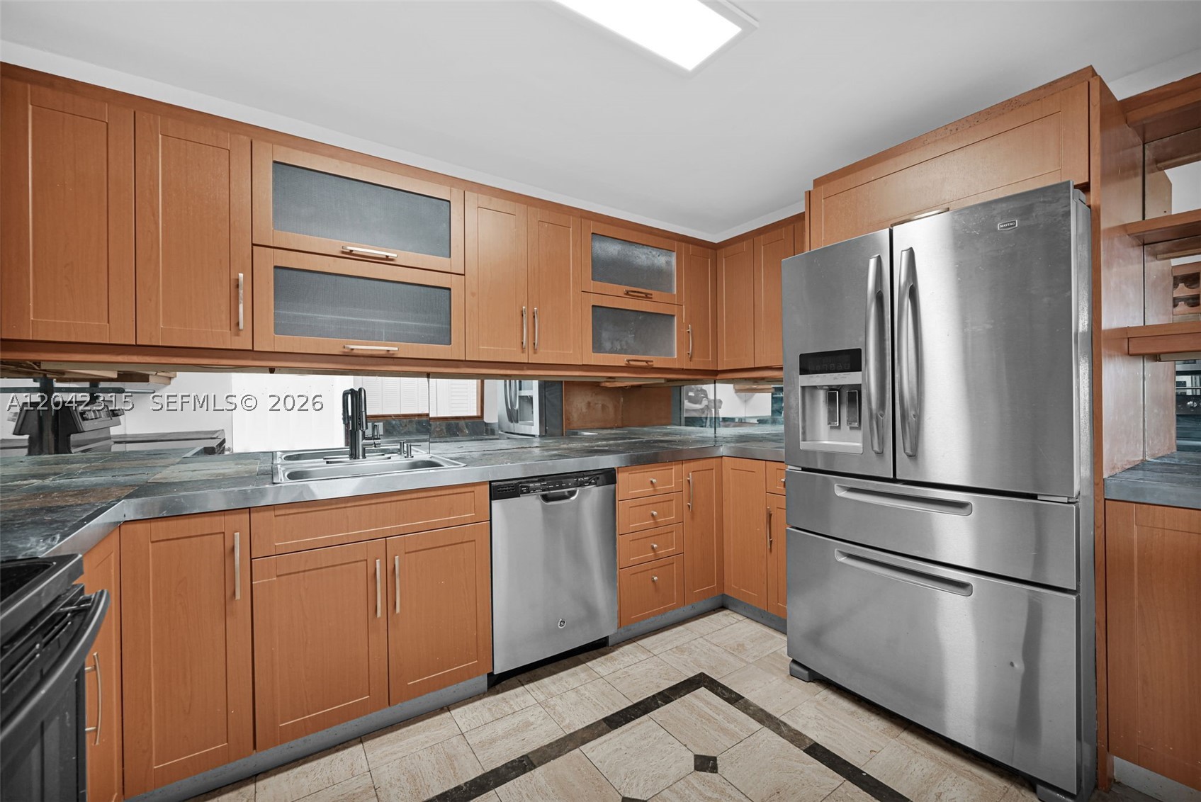 COMMODORE PLAZA CONDO - Residential
