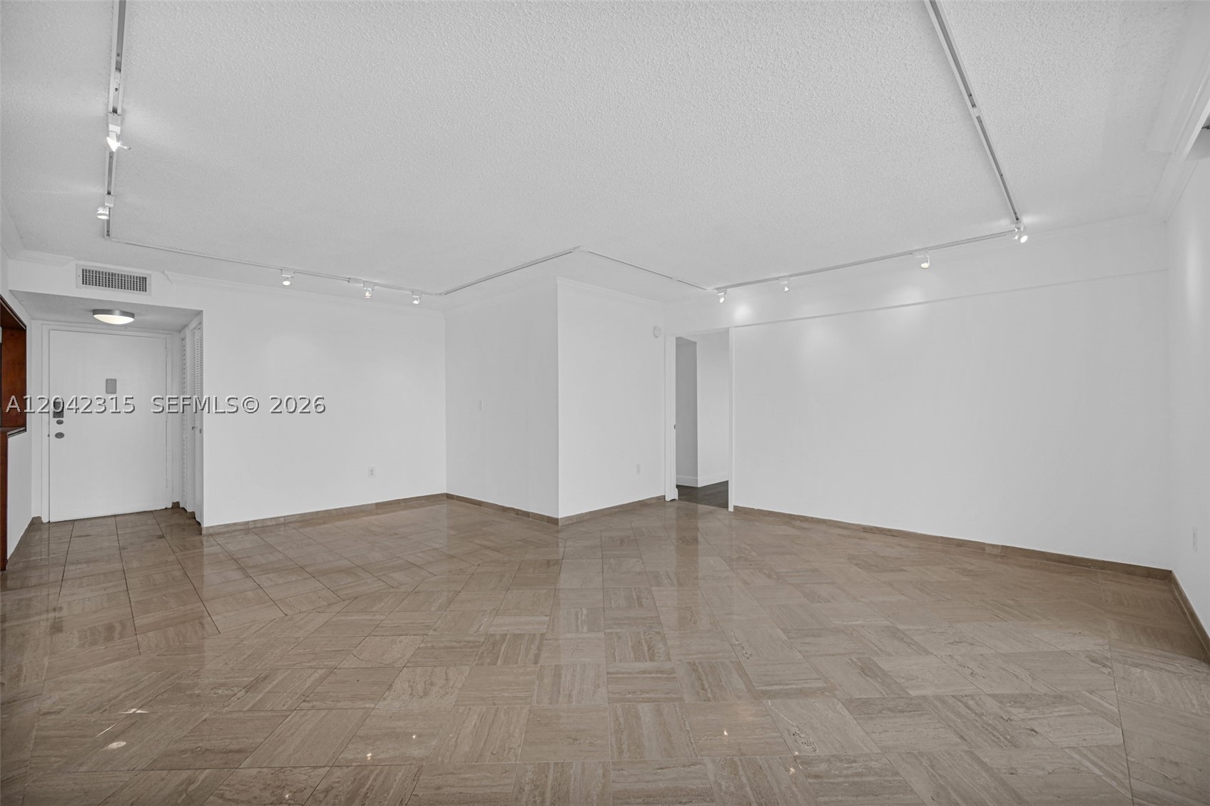 COMMODORE PLAZA CONDO - Residential