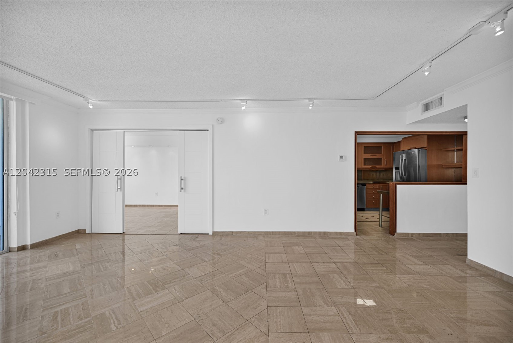 COMMODORE PLAZA CONDO - Residential