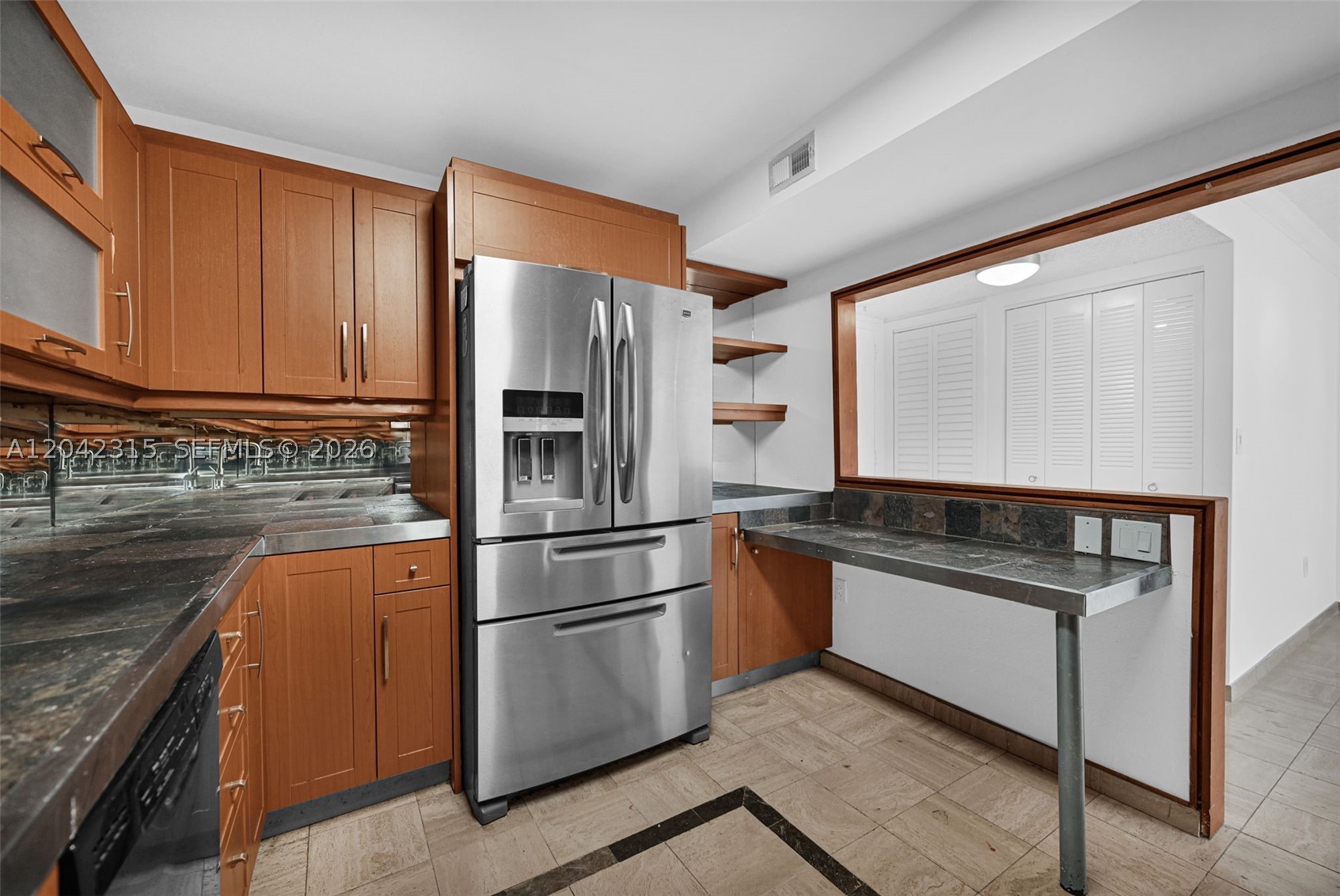 COMMODORE PLAZA CONDO - Residential