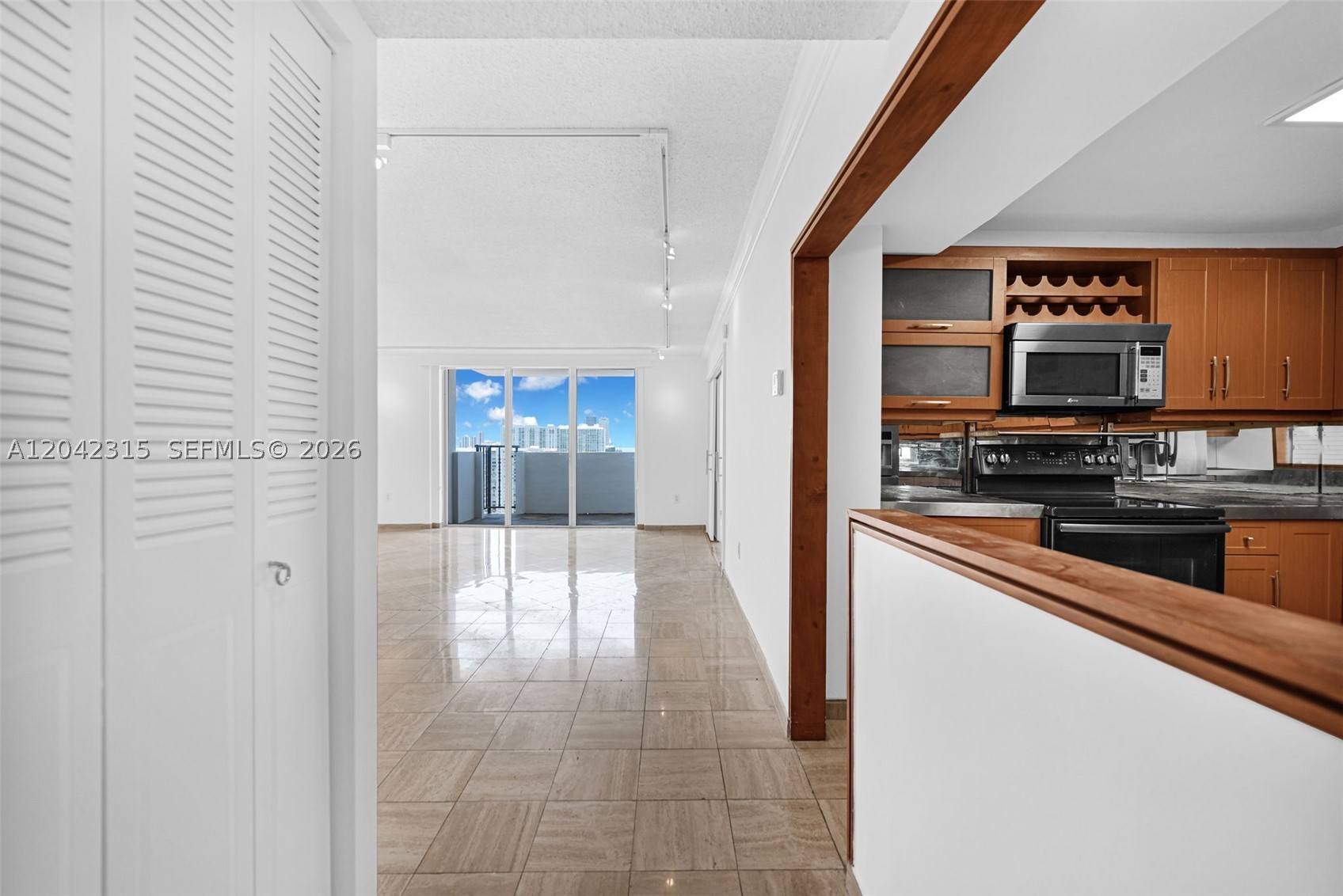 COMMODORE PLAZA CONDO - Residential