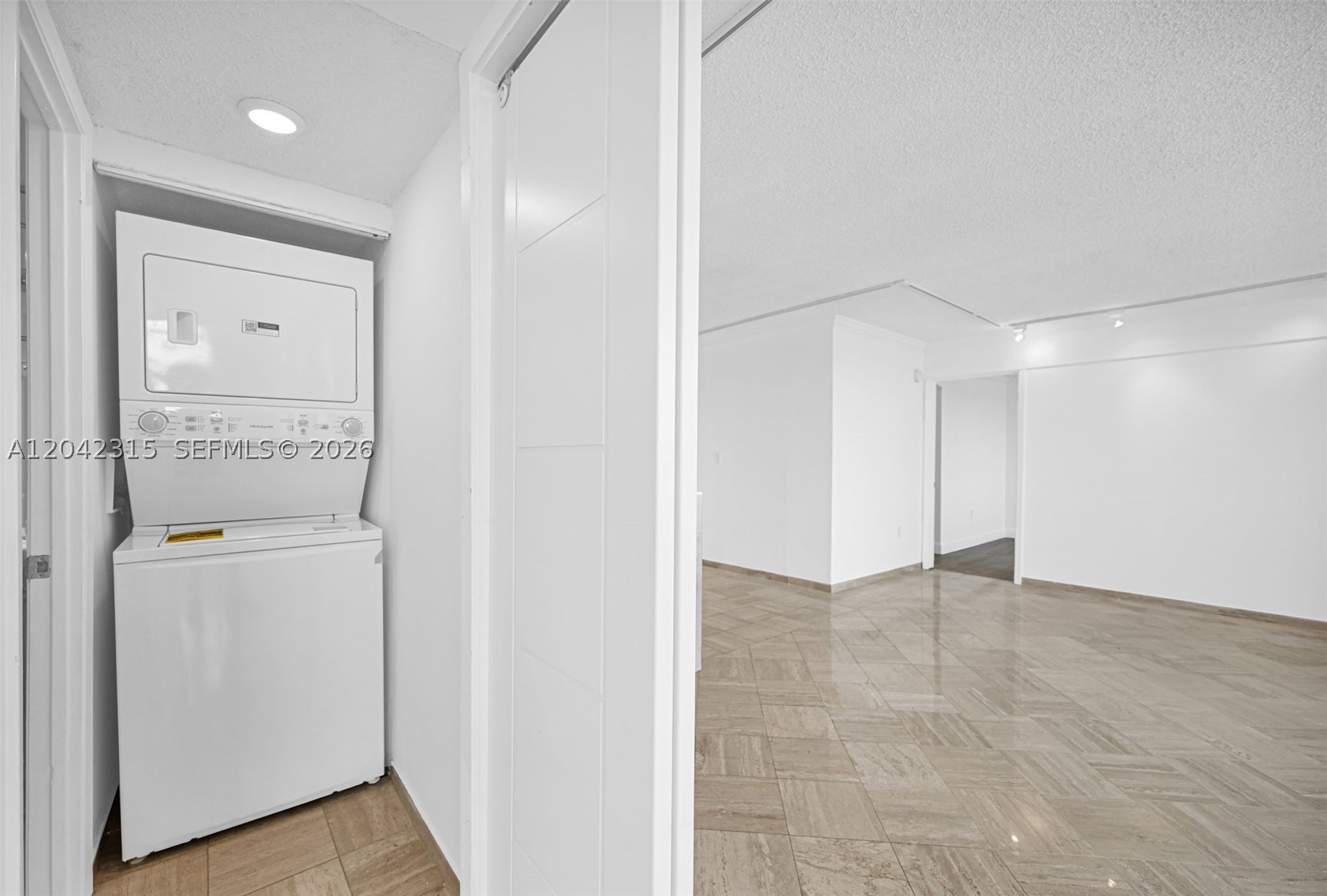 COMMODORE PLAZA CONDO - Residential