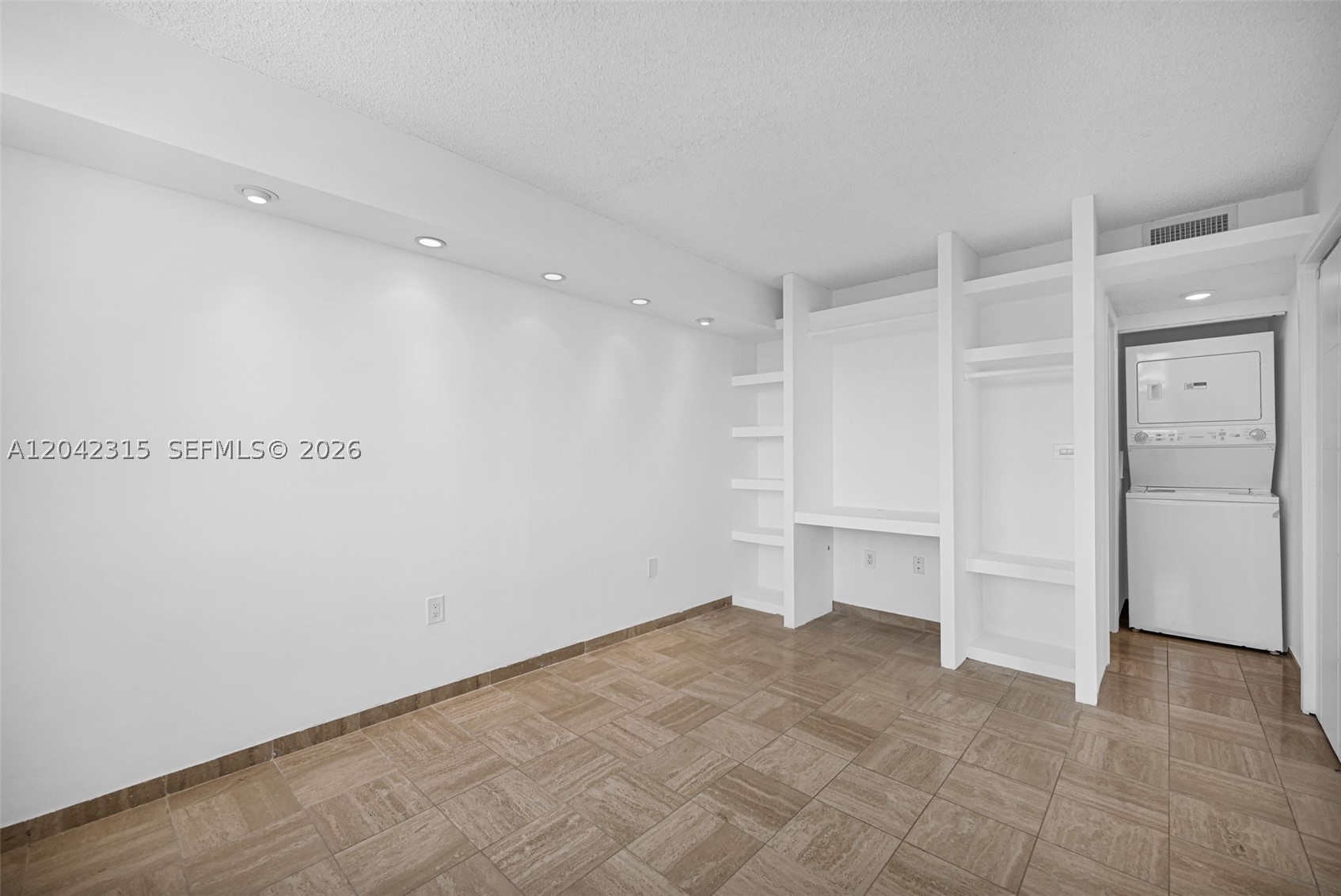 COMMODORE PLAZA CONDO - Residential