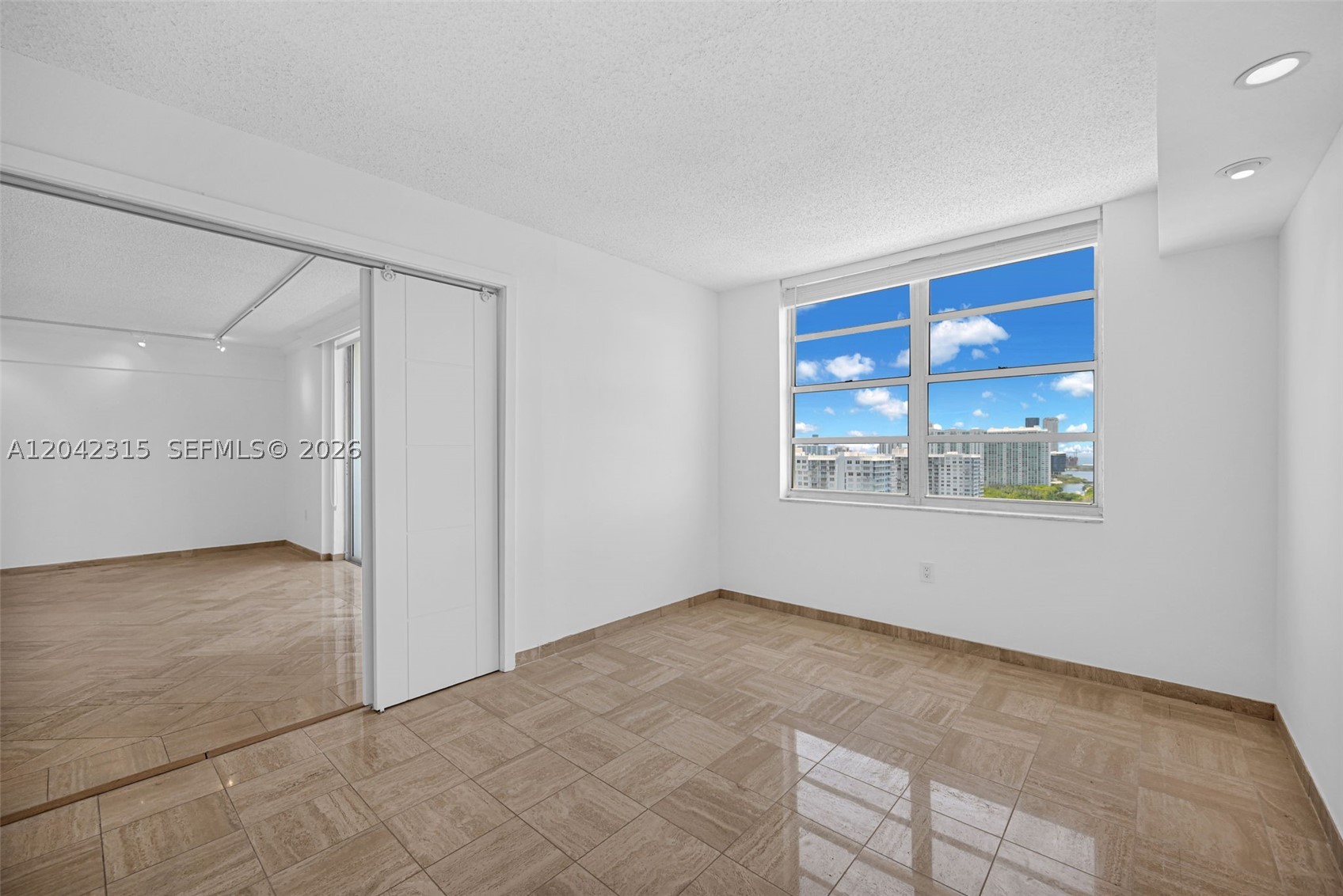 COMMODORE PLAZA CONDO - Residential