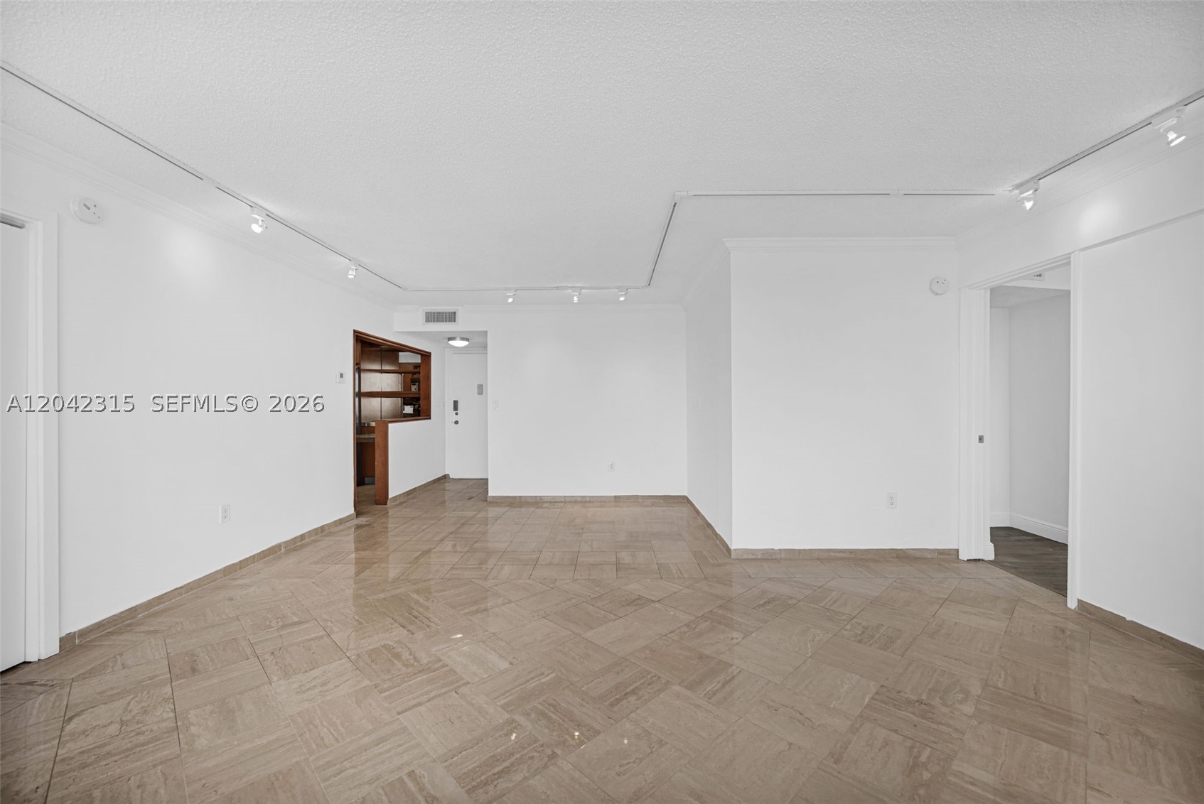 COMMODORE PLAZA CONDO - Residential