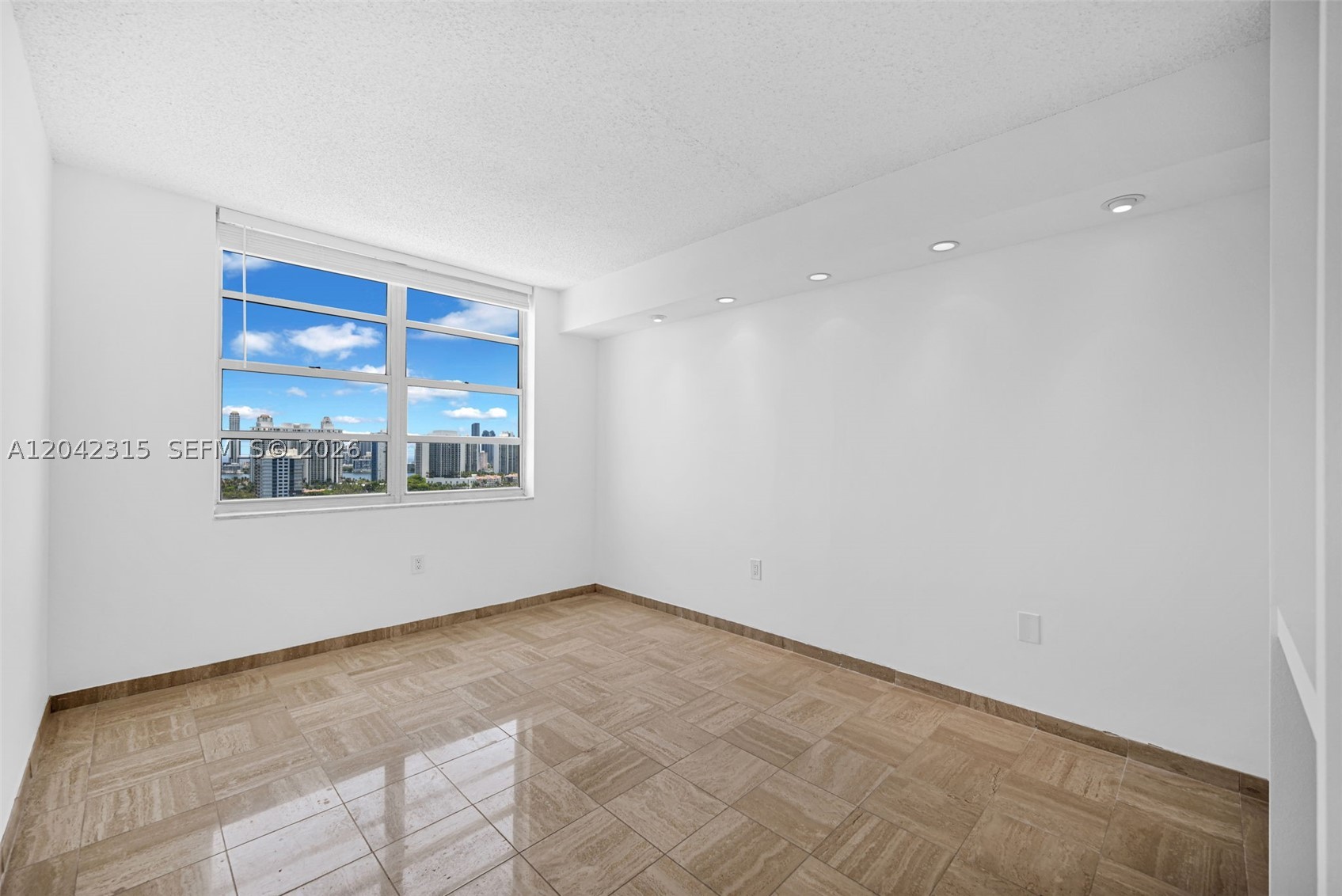 COMMODORE PLAZA CONDO - Residential