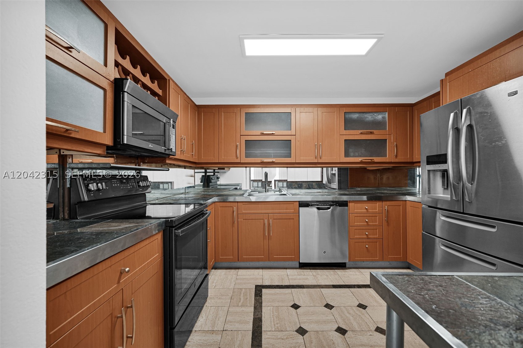 COMMODORE PLAZA CONDO - Residential
