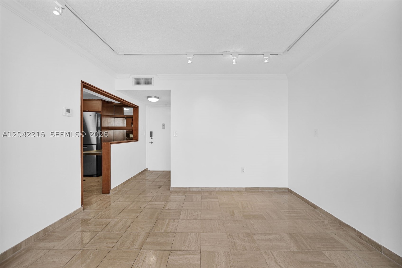 COMMODORE PLAZA CONDO - Residential