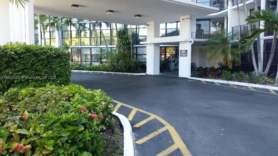 **Investment Opportunity**Motivated seller. Nice 1 Bedroom / 1.5 Bath condo in Three Islands most desirable and friendly community. Excellent investment opportunity can be rented first year. Internet, cable and water included. Close to Hallandale and Hollywood beaches, restaurants, shoppings  and Gulfstream Park's Casino & Horse Race. Amenities: Gym, sauna, heated pool, BBQ area, playroom and billiards.