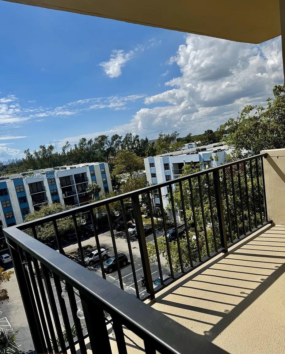 GREENWICH PH I CONDO - Residential