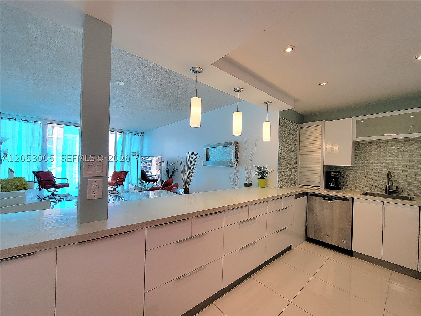 ALEXANDER TOWERS CONDO - Residential