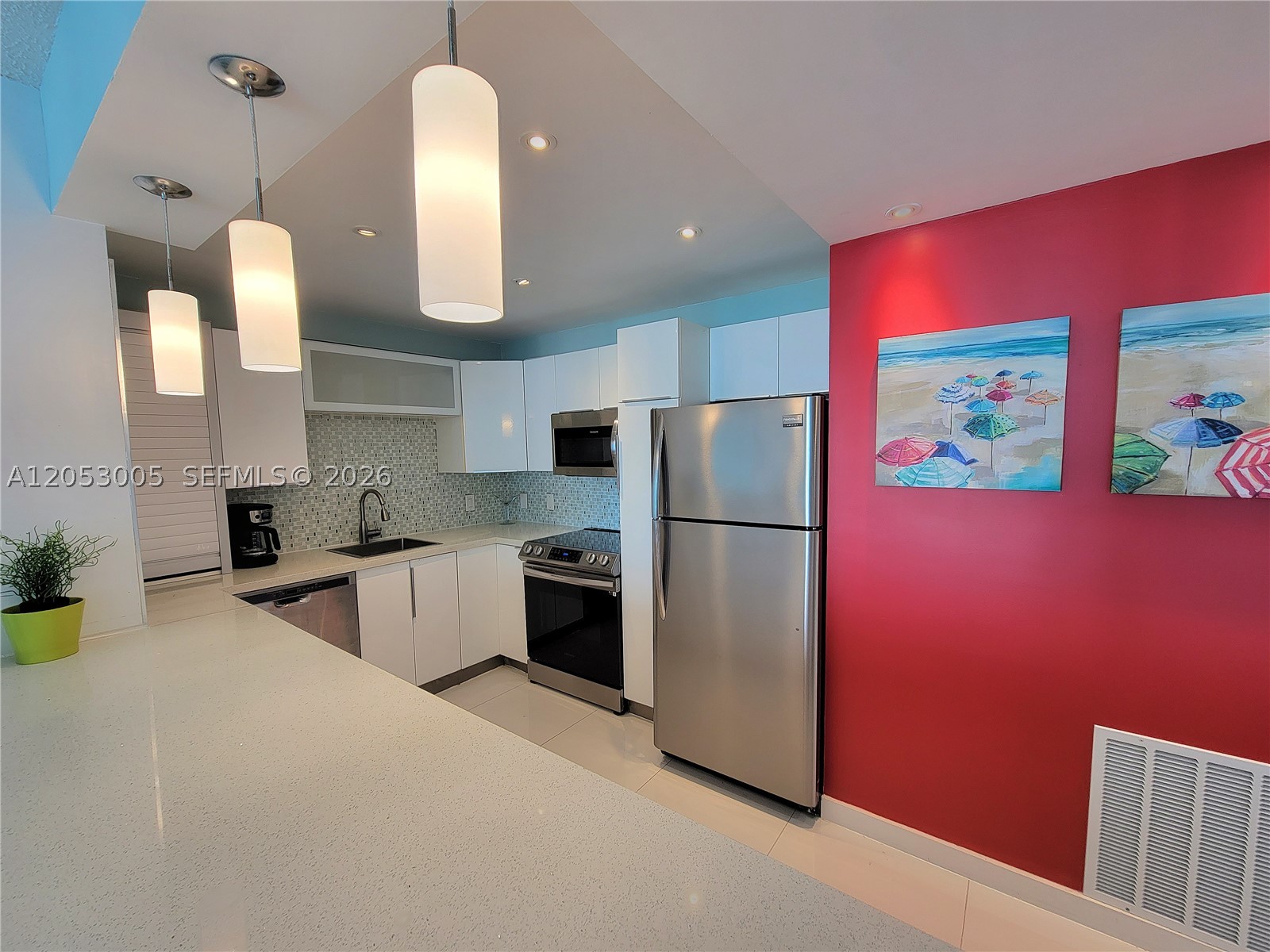 ALEXANDER TOWERS CONDO - Residential