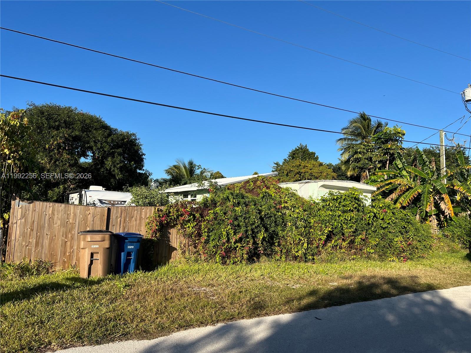 LADIES ACRES AMD, THE - Residential