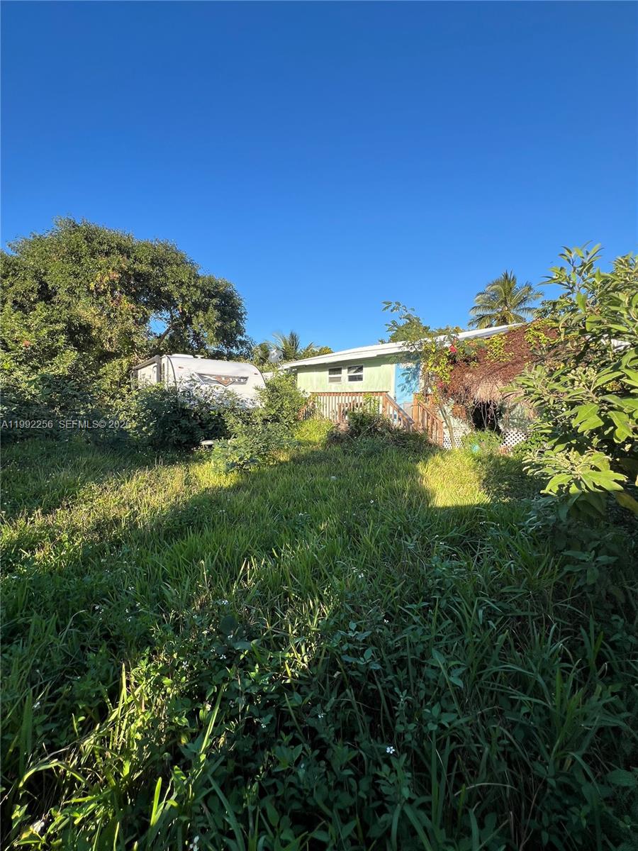 LADIES ACRES AMD, THE - Residential