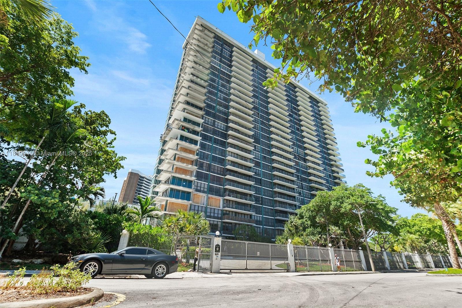Spacious 2 bed/2 bath split floor plan with partial bay views, perfectly priced for a great opportunity! Washer and dryer in unit. Enjoy access to top schools, charming Bayfront Park, and major highways. Resort-style amenities include valet parking, tennis, pool, sauna, and gym. This quiet, safe, and secure community offers the lifestyle you’ve been looking for—centrally located just minutes from Downtown, Miami Beach, Wynwood, Design District, Aventura, and the airport. Condo is undergoing 40 yr recertification and there is a special assessment. See broker remarks for more info.