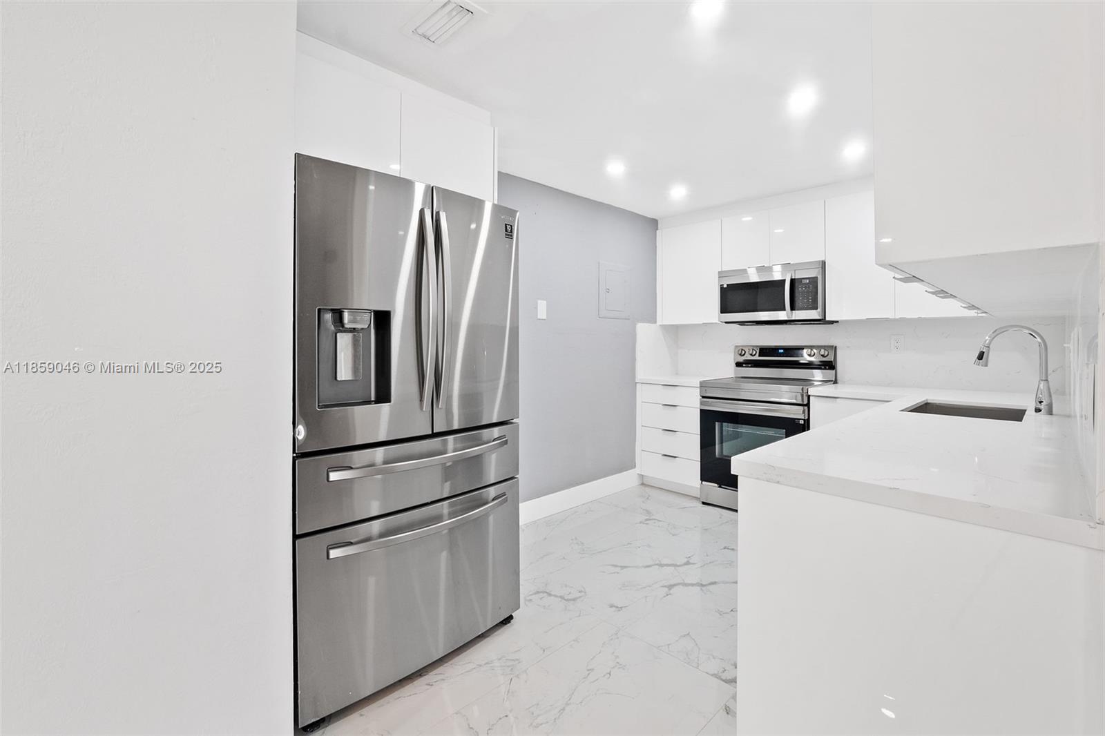 THE PALM BAY YACHT CLUB C - Residential