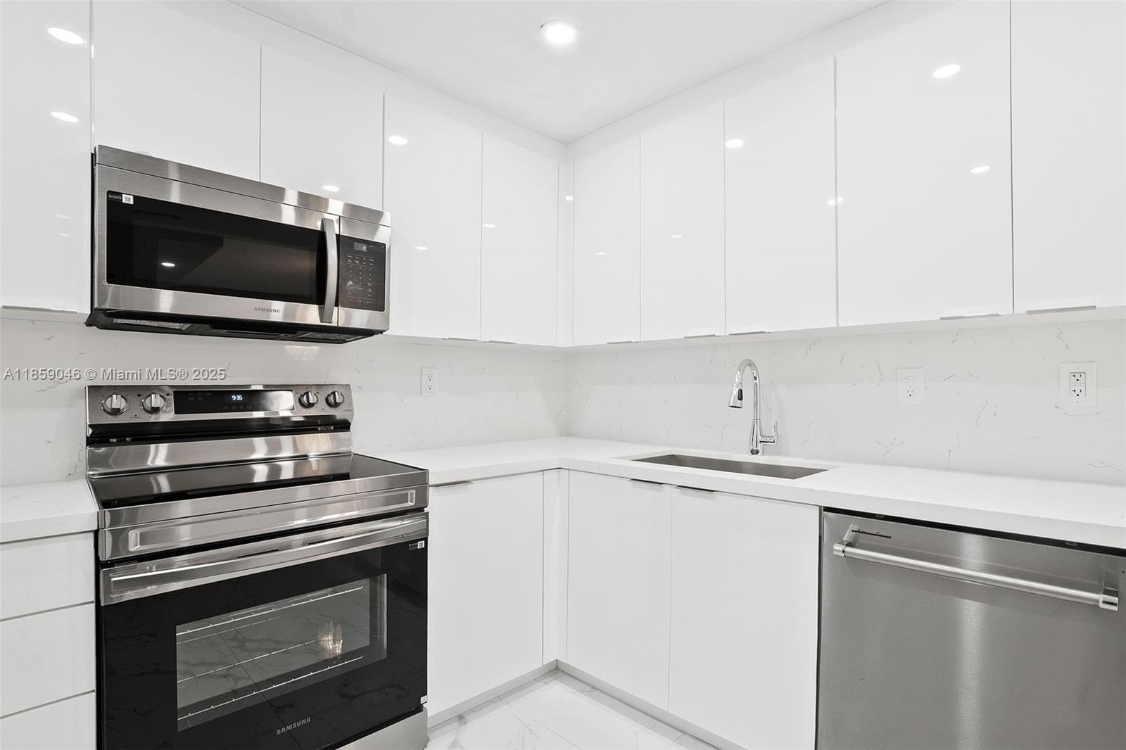 THE PALM BAY YACHT CLUB C - Residential