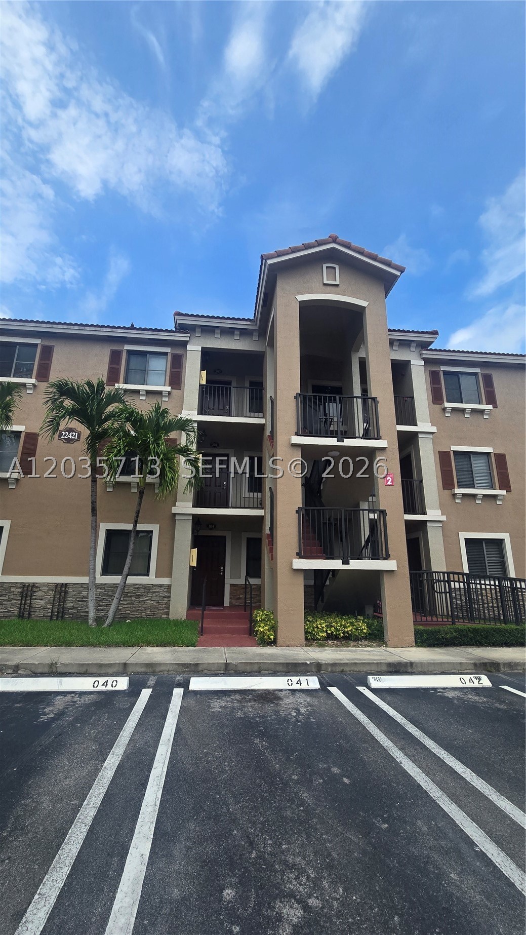 THE COURTS AT BAYSHORE II - Residential Lease