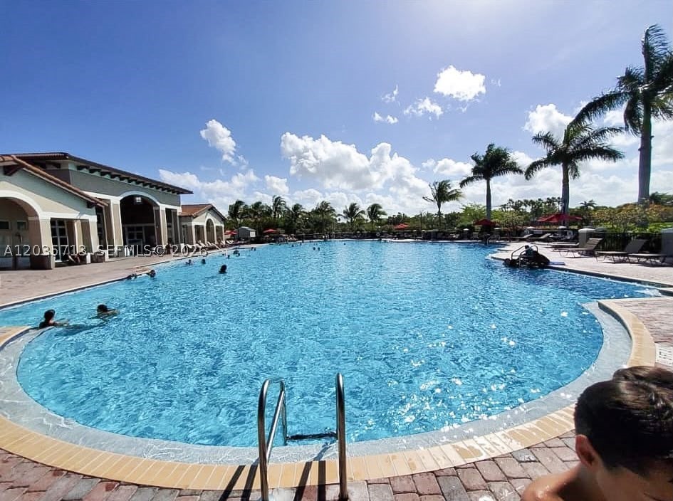THE COURTS AT BAYSHORE II - Residential Lease