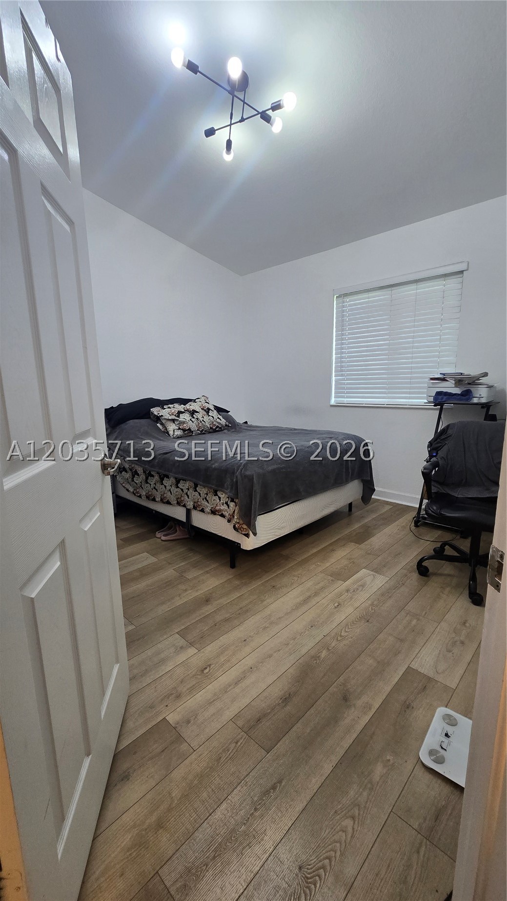 THE COURTS AT BAYSHORE II - Residential Lease