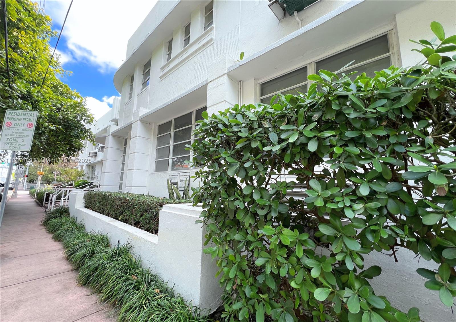 THE BAYLISS CONDO - Residential Lease