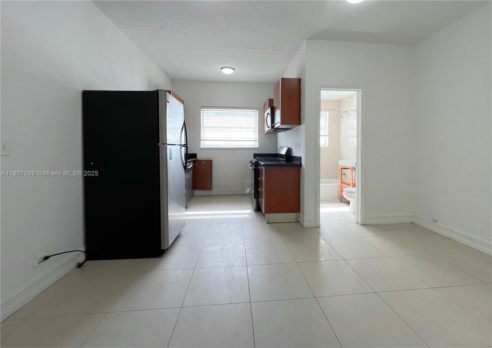 THE BAYLISS CONDO - Residential Lease