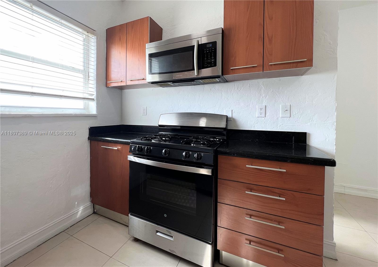 THE BAYLISS CONDO - Residential Lease