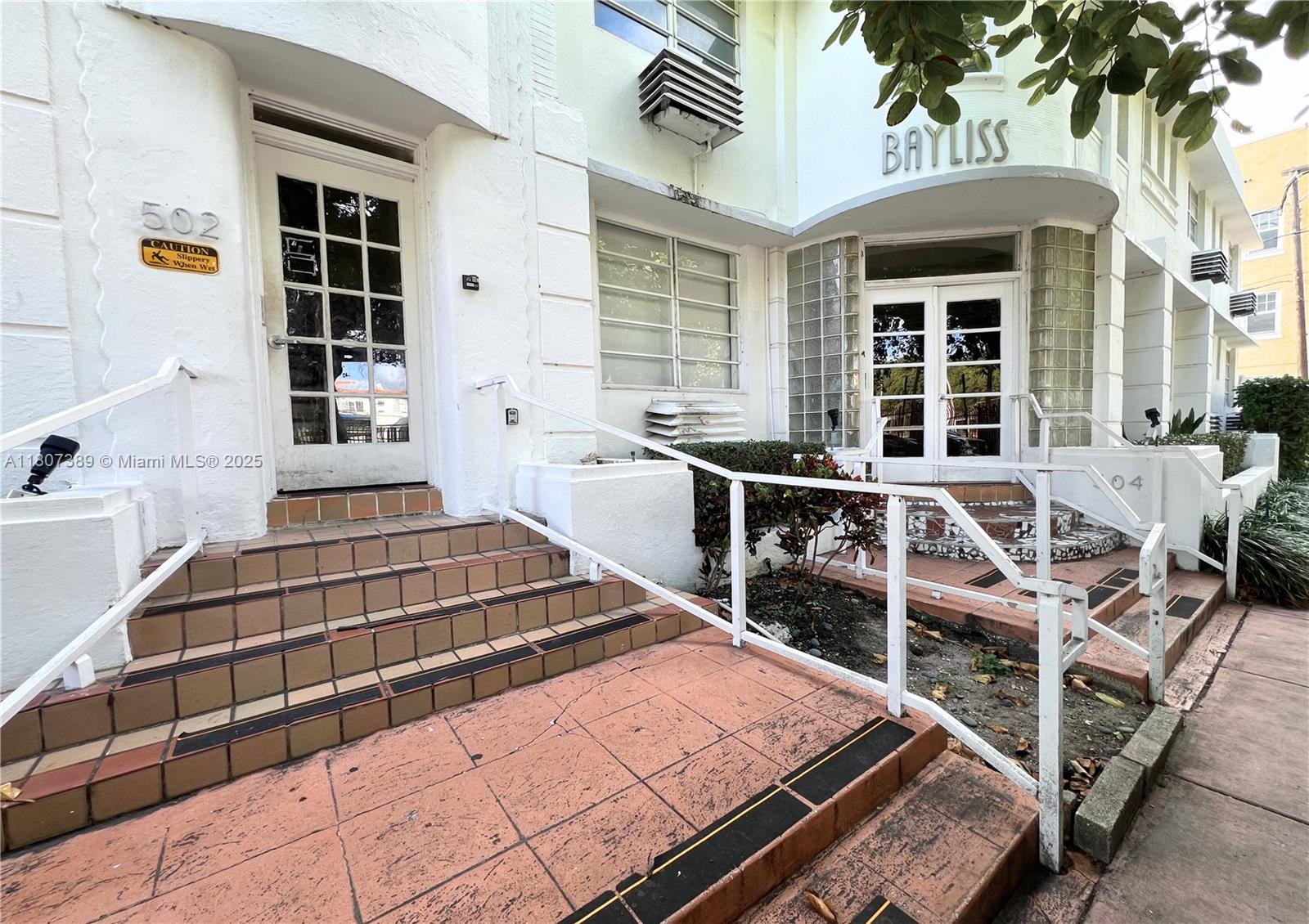 THE BAYLISS CONDO - Residential Lease