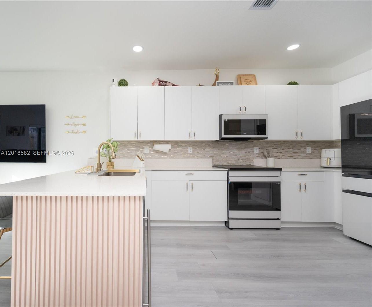PINE ISLE - Residential