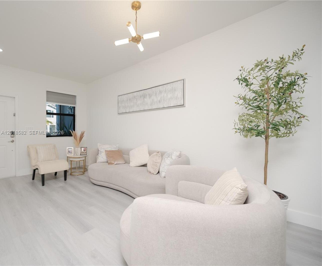 PINE ISLE - Residential