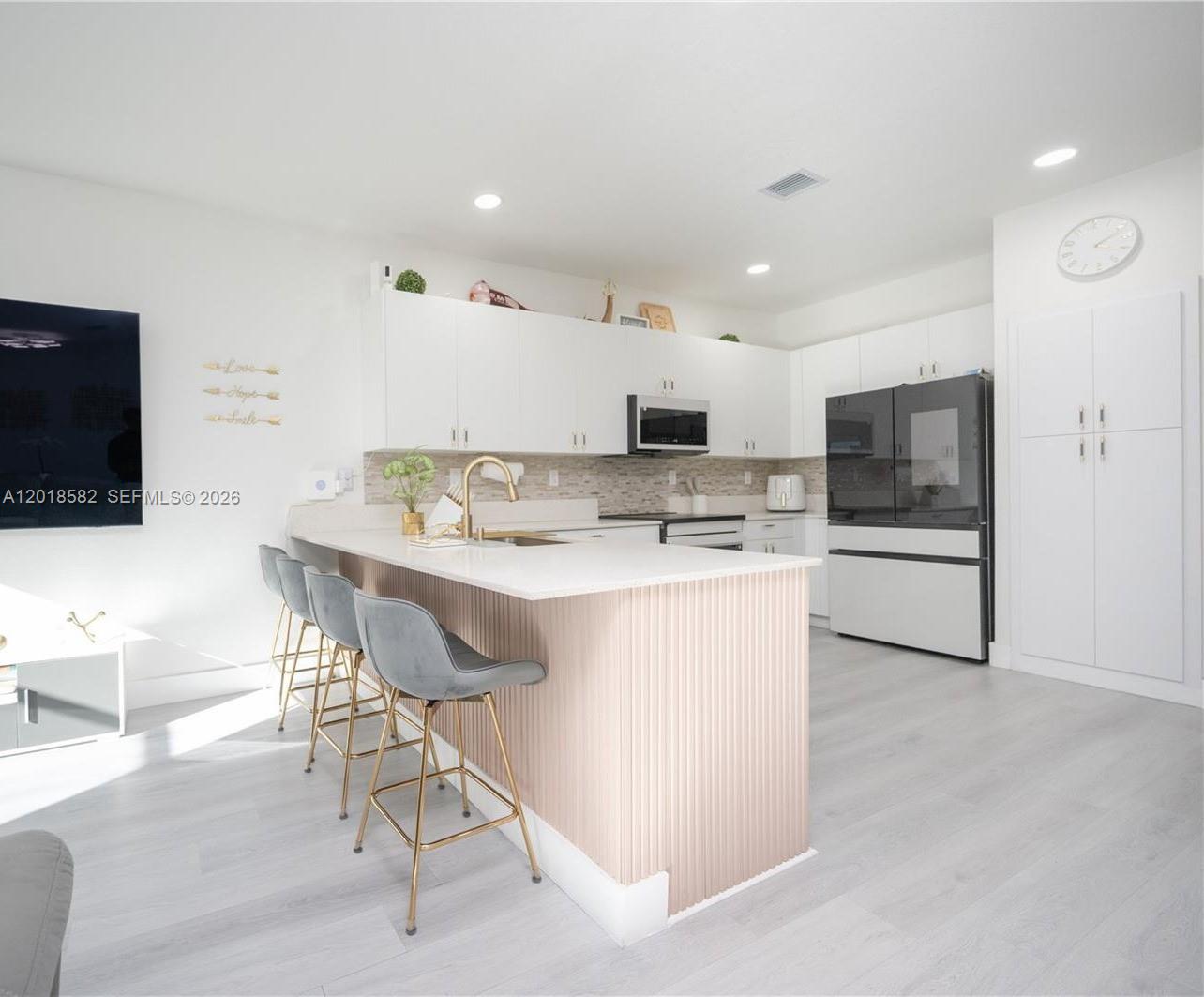 PINE ISLE - Residential