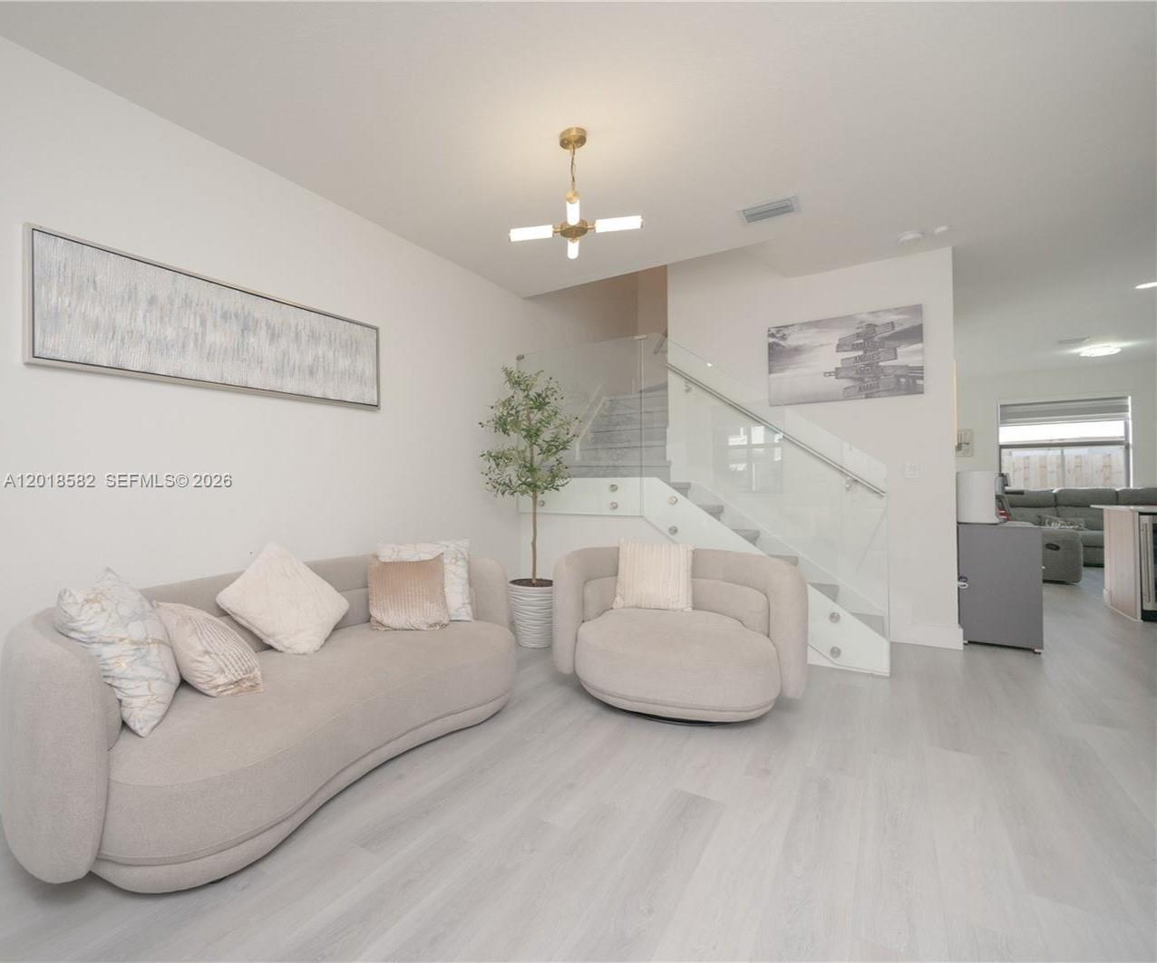 PINE ISLE - Residential