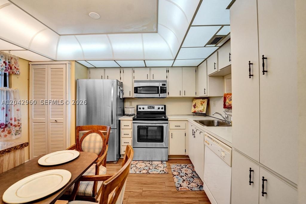 COLONY POINT 2 CONDO - Residential