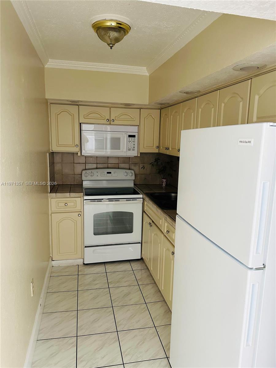 SUNSET VILLAS NO 3 CONDO - Residential