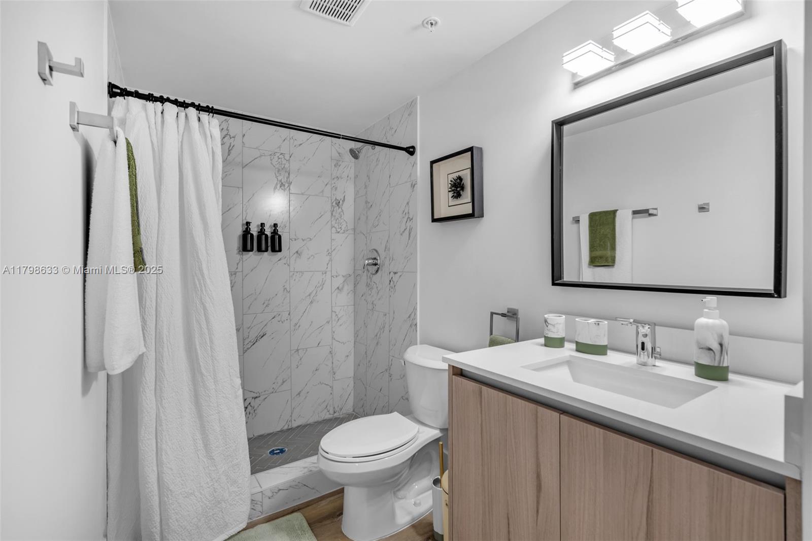LAWRENCE ESTATE LAND CO - Residential Lease