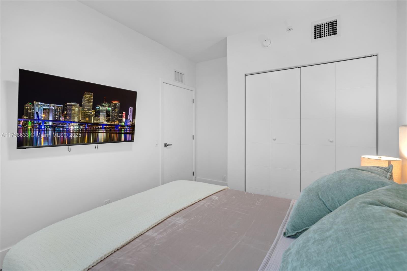 LAWRENCE ESTATE LAND CO - Residential Lease