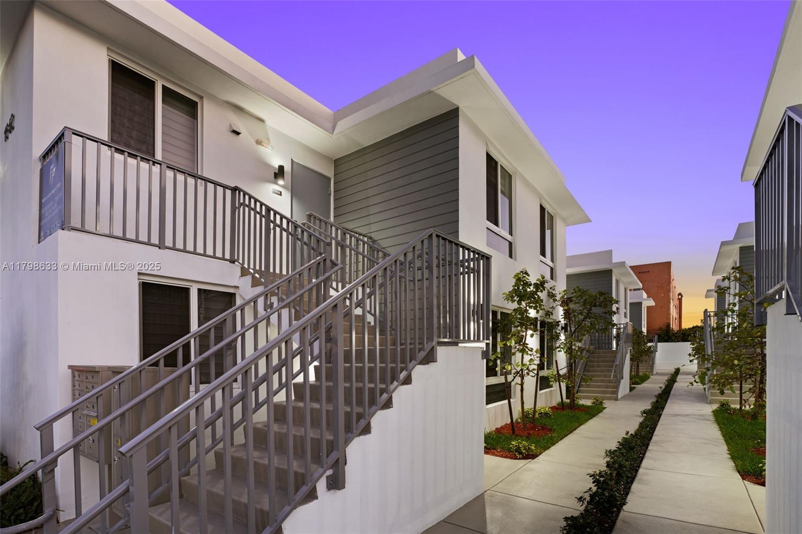 LAWRENCE ESTATE LAND CO - Residential Lease