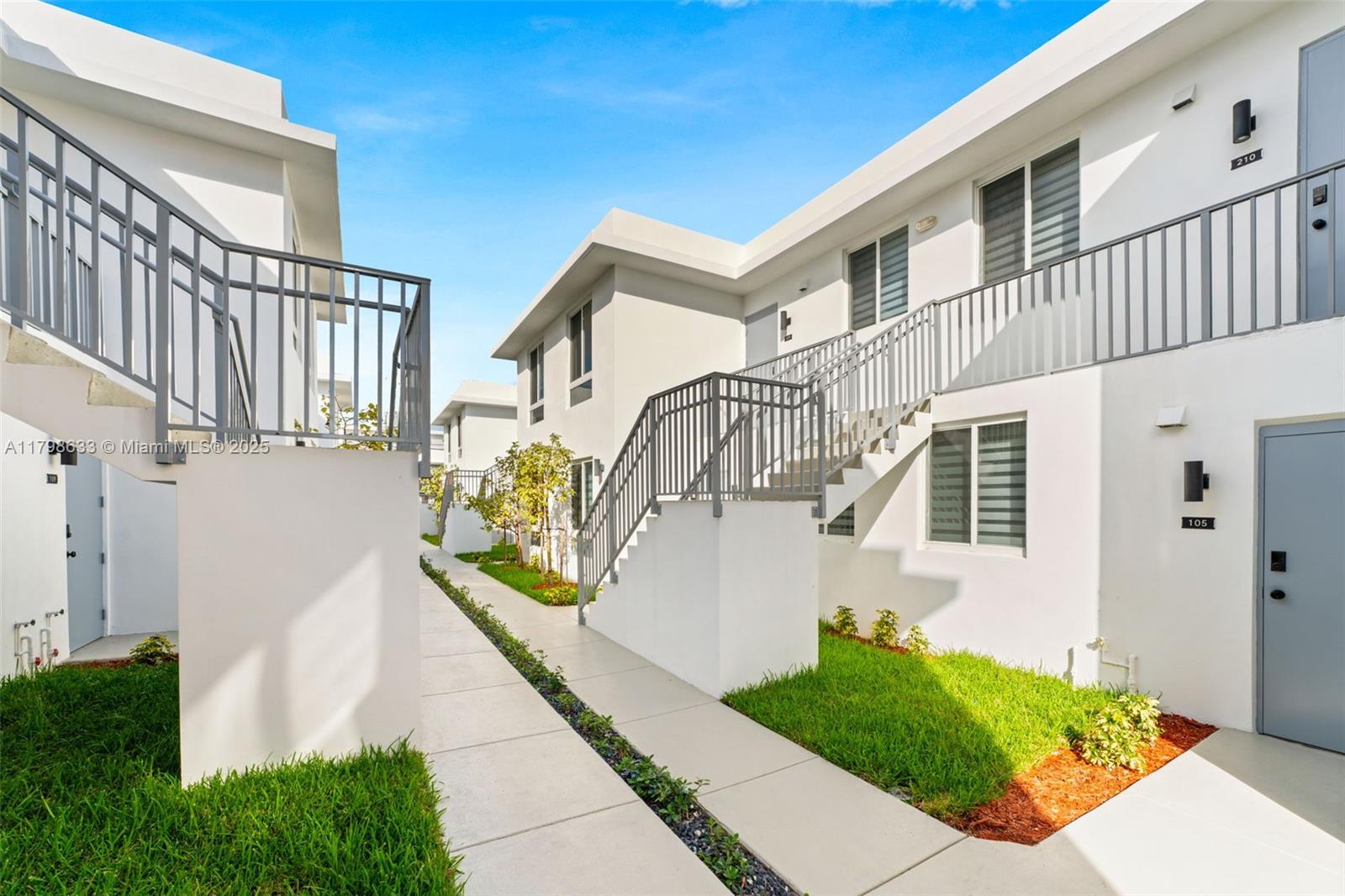LAWRENCE ESTATE LAND CO - Residential Lease