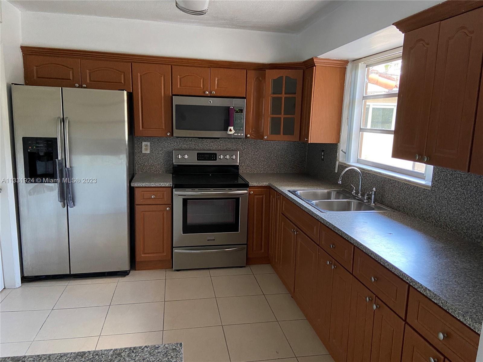 CORAL GABLES SEC E - Residential Lease