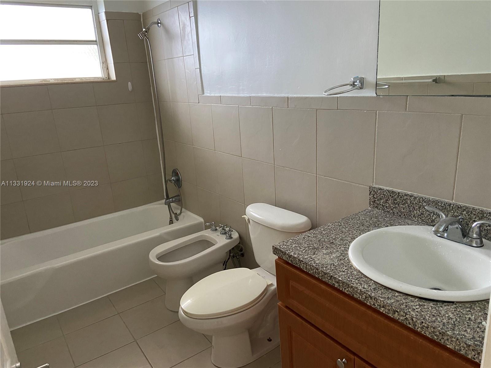 CORAL GABLES SEC E - Residential Lease