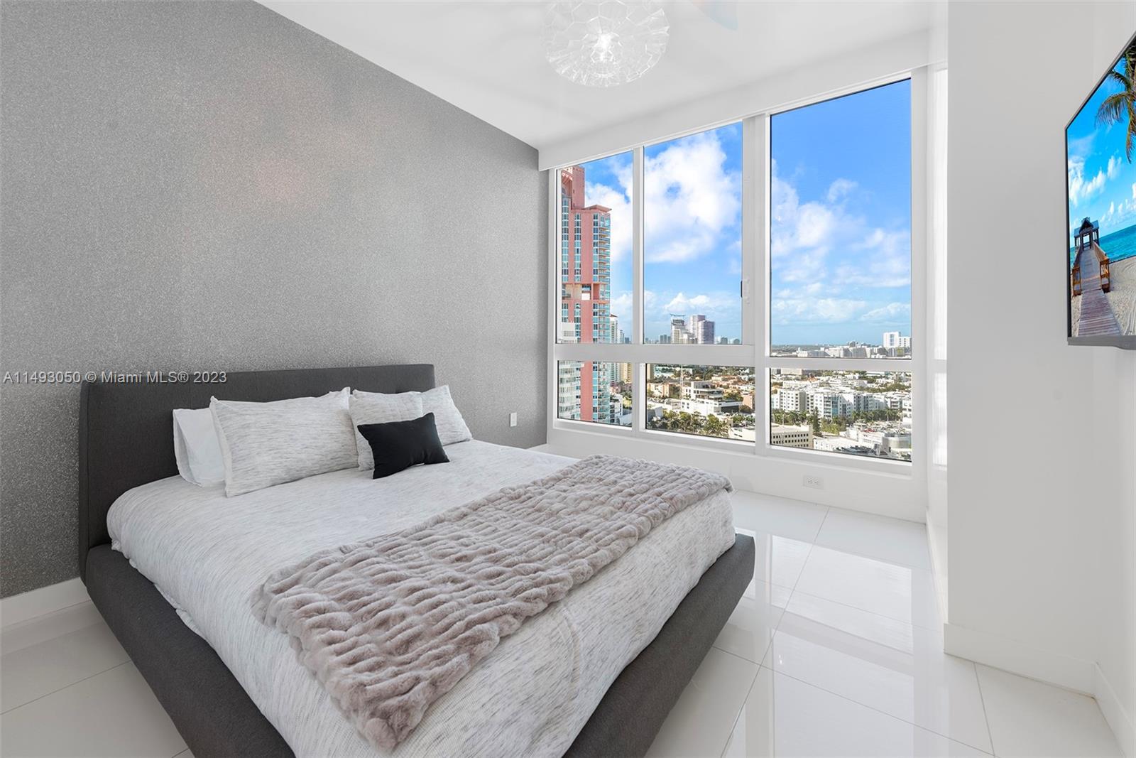 CONTINUUM ON SOUTH BEACH - Residential
