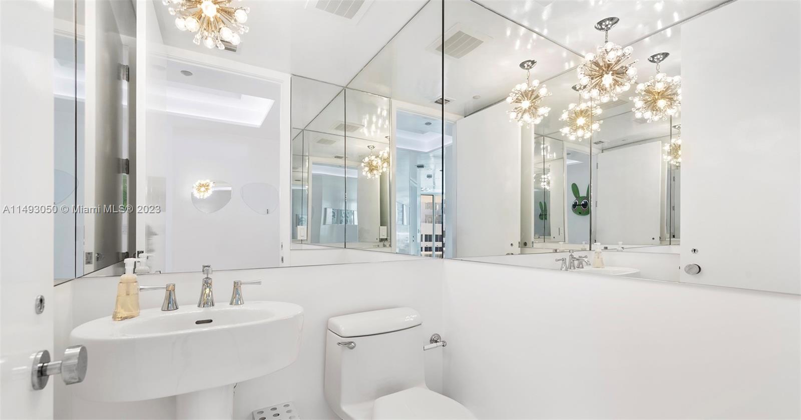 CONTINUUM ON SOUTH BEACH - Residential