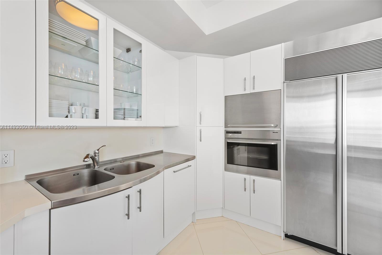 CONTINUUM ON SOUTH BEACH - Residential