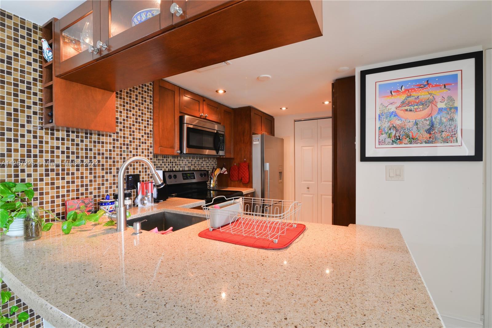ISOLA CONDO - Residential