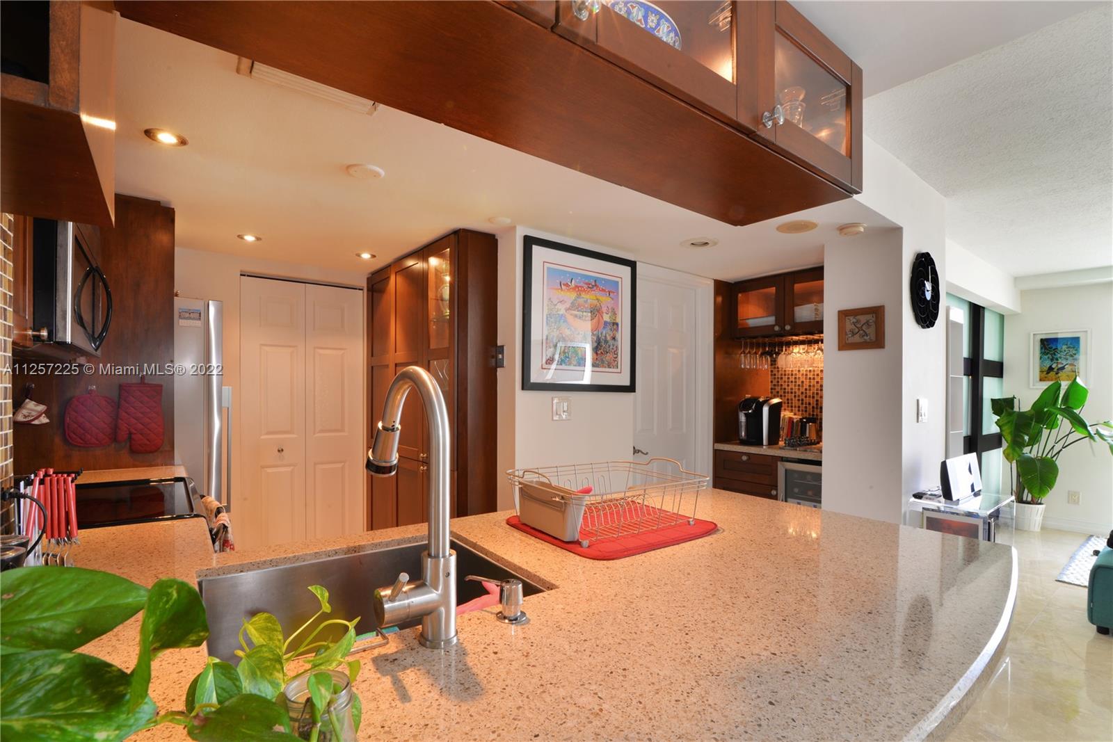 ISOLA CONDO - Residential