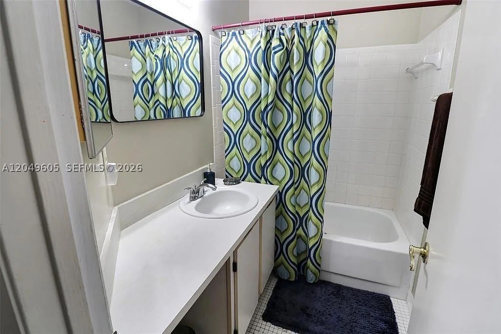 COUNTRY GARDENS CONDO - Residential Lease