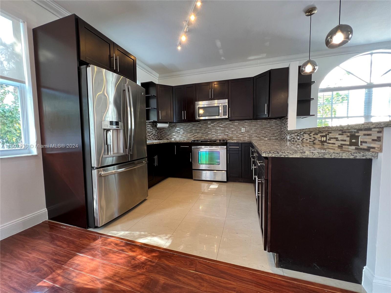 TOWNGATE - Residential Lease