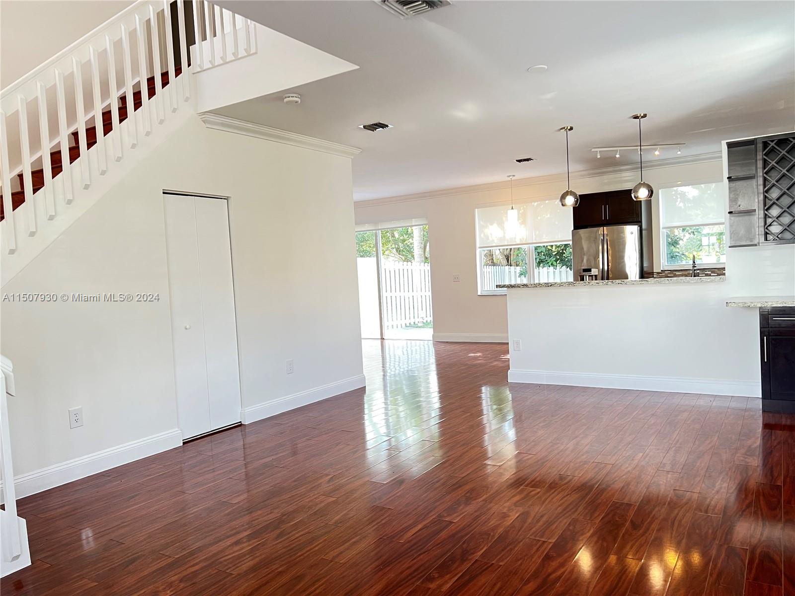 TOWNGATE - Residential Lease