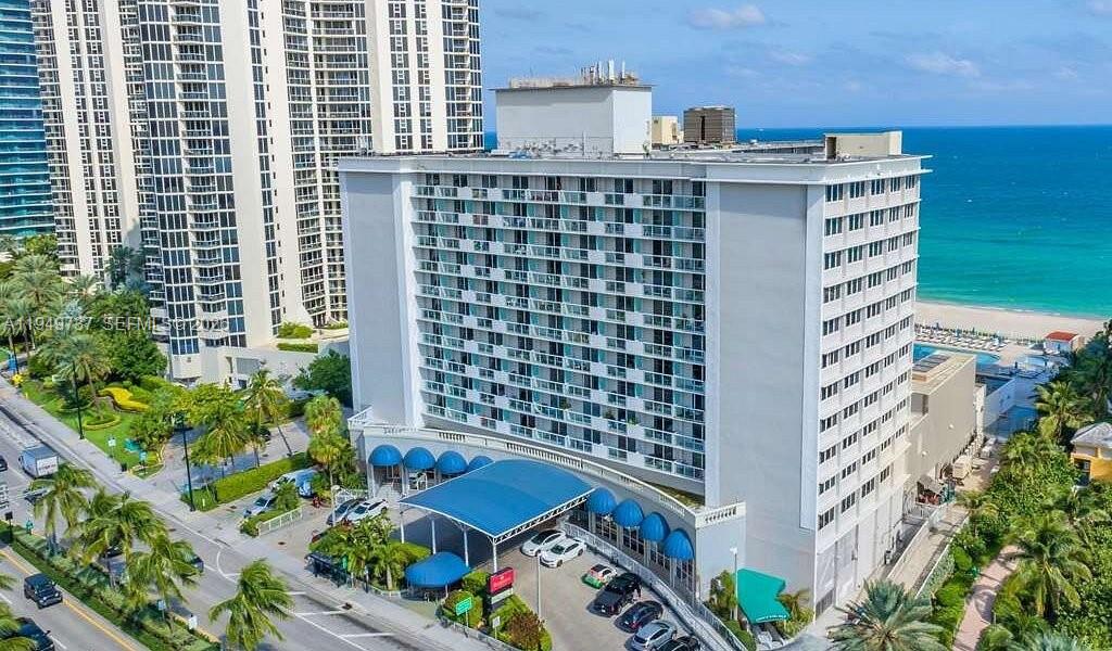 THE AVENTURA BEACH CLUB C - Residential