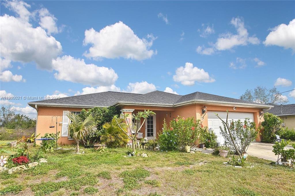 Excellent Opportunity in a Preferred Lender Area!
Beautiful 3-bedroom plus den, 2-bath home offering great potential — selling AS IS. This property features a spacious layout with modern finishes and a desirable location close to schools, shopping, and main roads. Seller is offering assistance with closing costs! Don’t miss this chance to own in one of Lehigh Acres’ growing areas.
